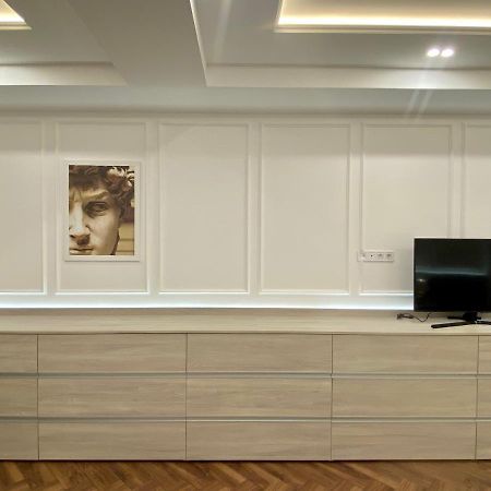Modern Classic 2 Bedroom Apartment Near Most City Dnipro Eksteriør billede