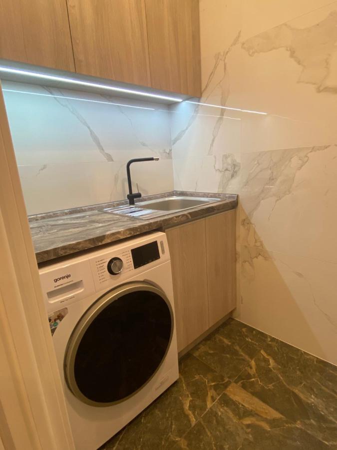 Modern Classic 2 Bedroom Apartment Near Most City Dnipro Eksteriør billede