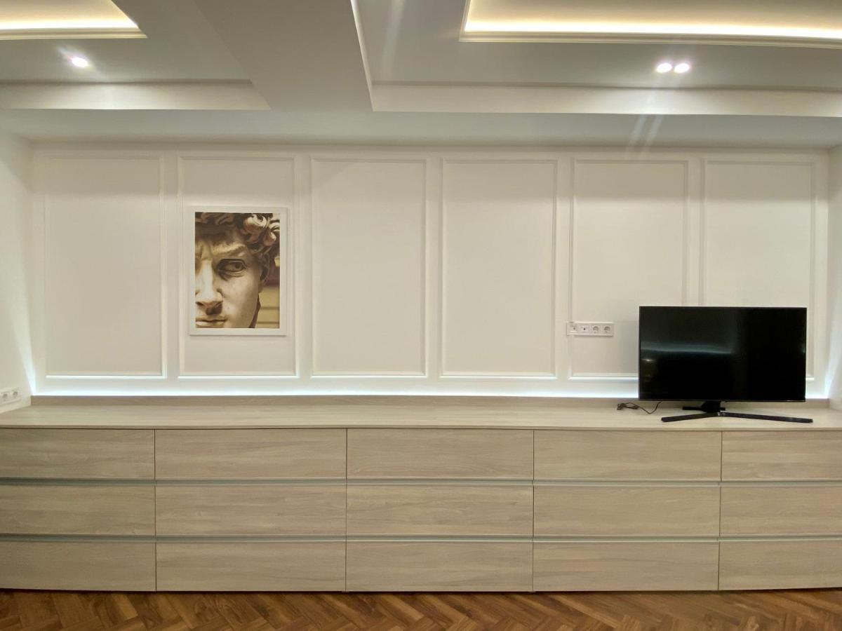 Modern Classic 2 Bedroom Apartment Near Most City Dnipro Eksteriør billede