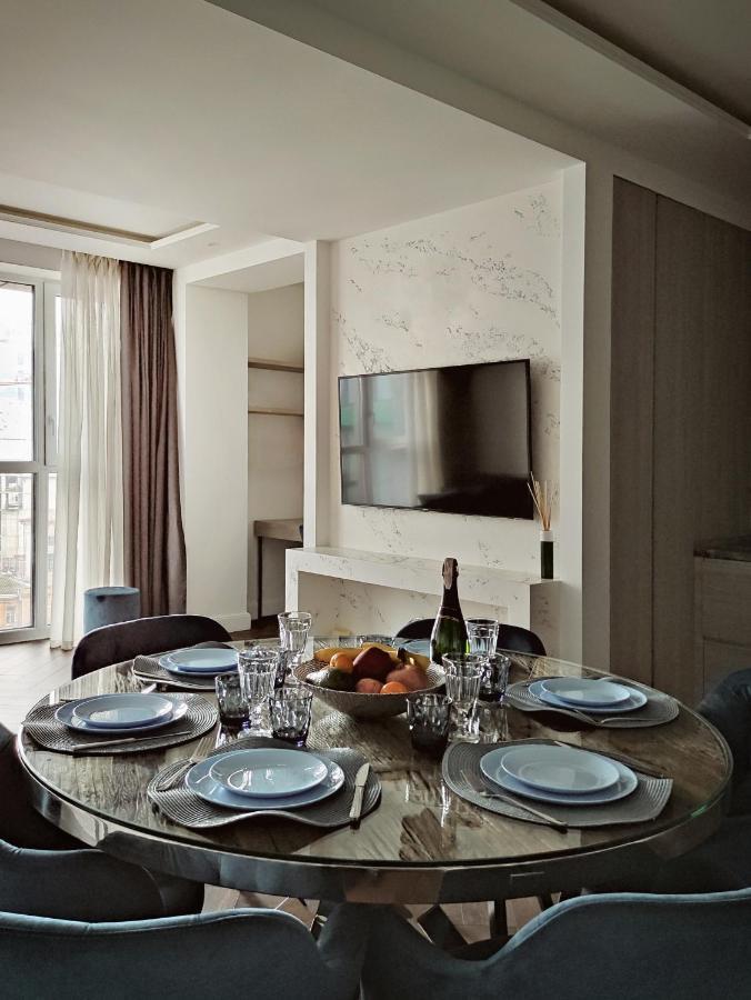 Modern Classic 2 Bedroom Apartment Near Most City Dnipro Eksteriør billede