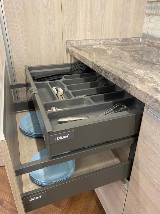 Modern Classic 2 Bedroom Apartment Near Most City Dnipro Eksteriør billede
