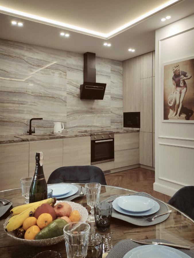 Modern Classic 2 Bedroom Apartment Near Most City Dnipro Eksteriør billede