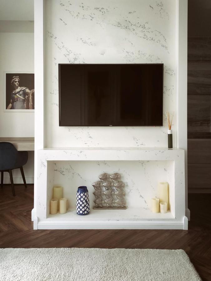 Modern Classic 2 Bedroom Apartment Near Most City Dnipro Eksteriør billede